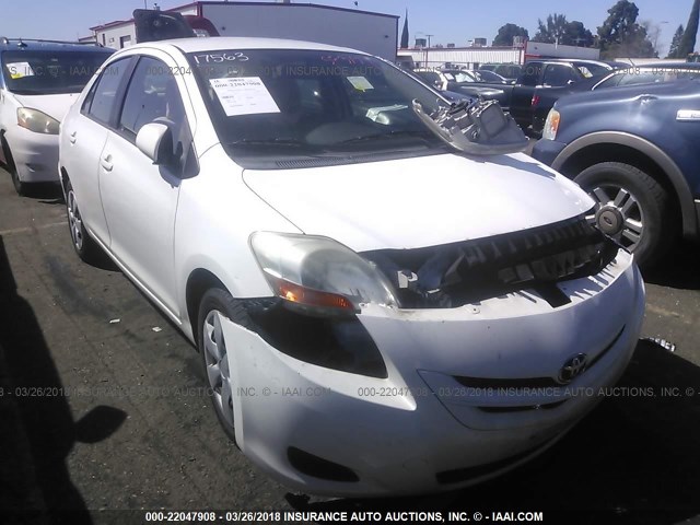 JTDBT923471121937 - 2007 TOYOTA YARIS WHITE photo 1