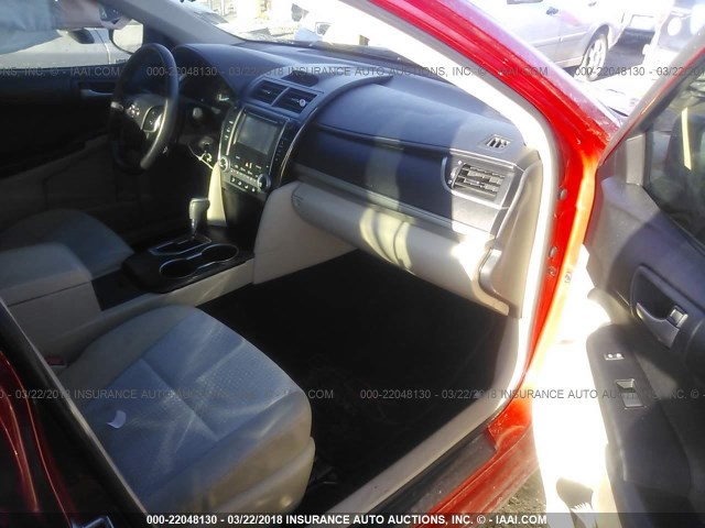 4T4BF1FKXCR229905 - 2012 TOYOTA CAMRY SE/LE/XLE 红色 照片 5