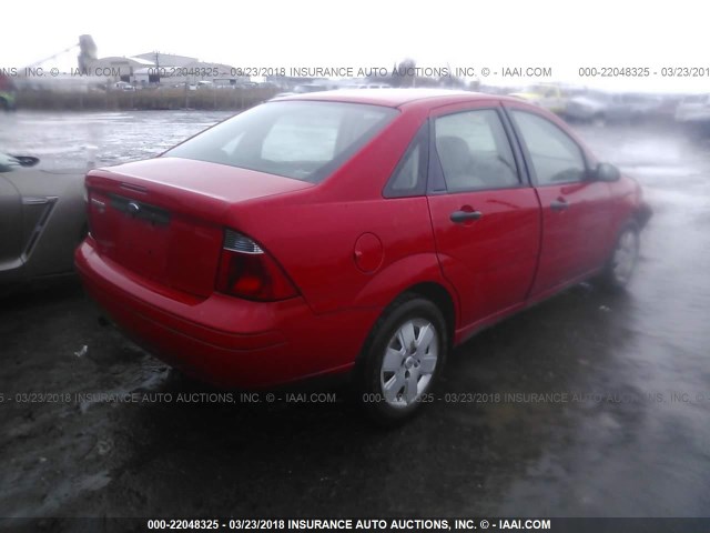 1FAFP34N97W214253 - 2007 FORD FOCUS ZX4/S/SE/SES RED photo 4