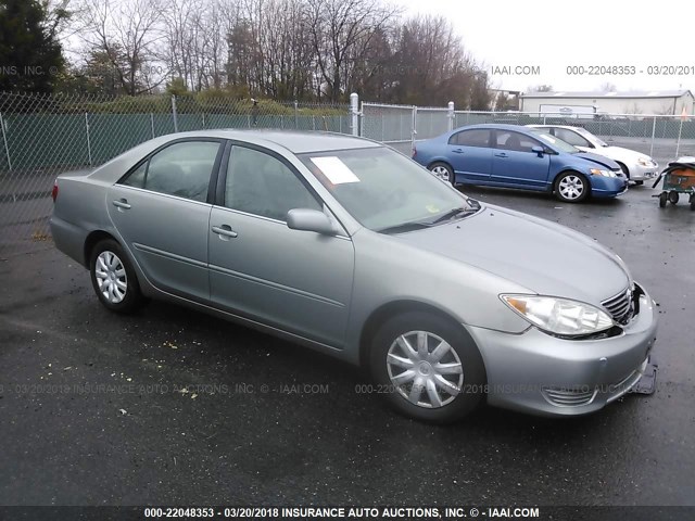 4T1BE30K36U686397 - 2006 TOYOTA CAMRY LE/XLE/SE ვერცხლისფერი ფოტო 1