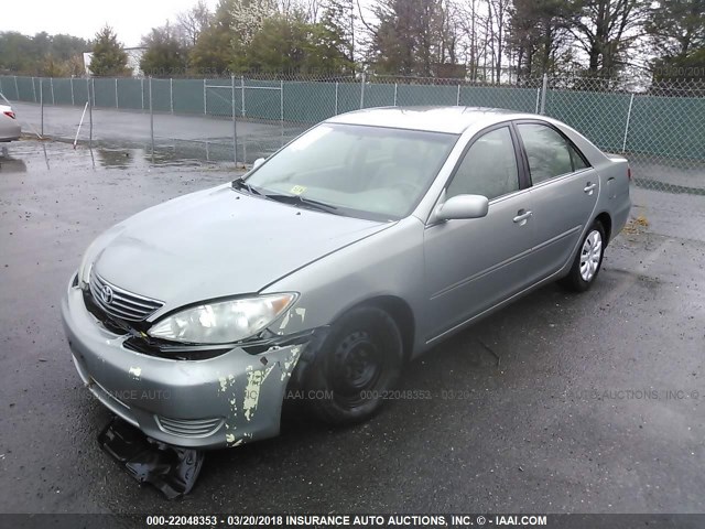 4T1BE30K36U686397 - 2006 TOYOTA CAMRY LE/XLE/SE ვერცხლისფერი ფოტო 2