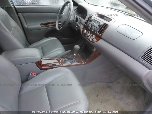 4T1BE30K36U686397 - 2006 TOYOTA CAMRY LE/XLE/SE ვერცხლისფერი ფოტო 5