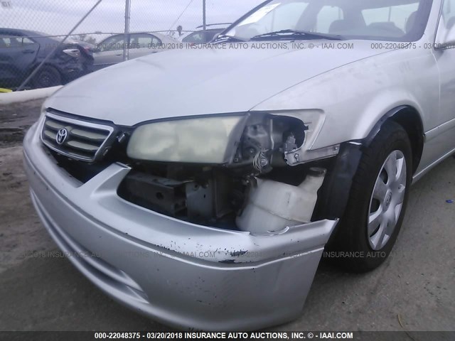 4T1BG22KX1U770937 - 2001 TOYOTA CAMRY CE/LE/XLE 灰色 照片 6