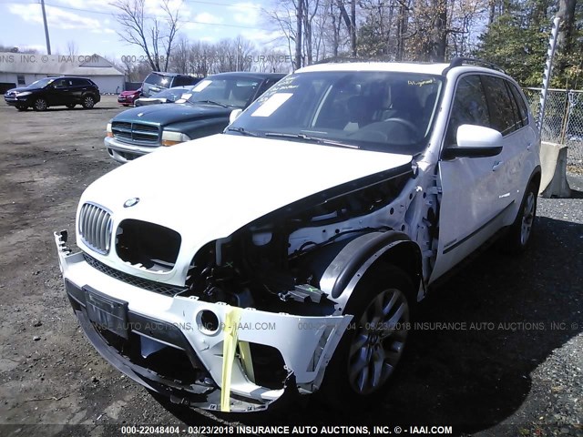 5UXZV4C57D0B20327 - 2013 BMW X5 XDRIVE35I WHITE photo 2