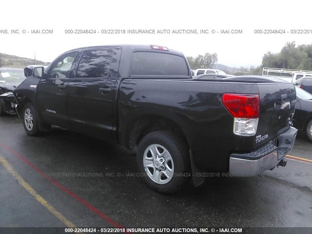 5TFEY5F15AX097636 - 2010 TOYOTA TUNDRA CREWMAX SR5 BLACK photo 3