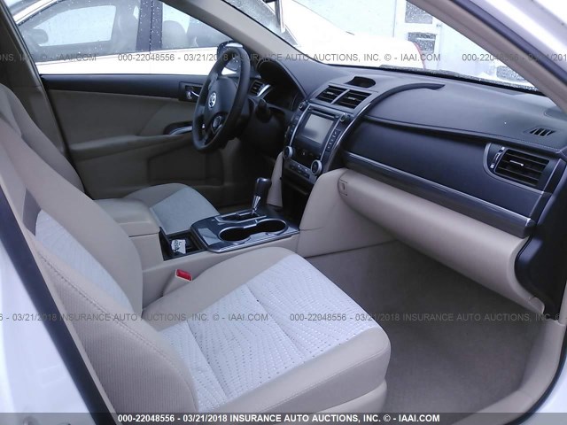4T1BD1FK4CU030011 - 2012 TOYOTA CAMRY HYBRID/LE/XLE 白色 照片 5