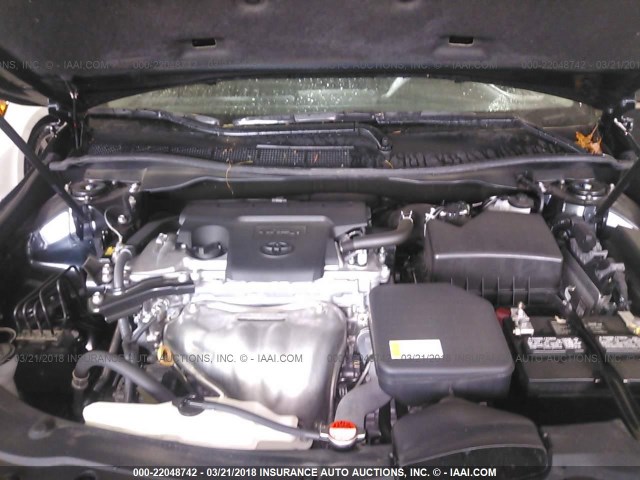 4T1BF1FK2GU220275 - 2016 TOYOTA CAMRY LE/XLE/SE/XSE Blau Foto 10