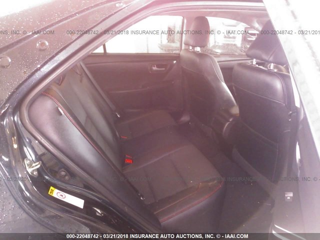 4T1BF1FK2GU220275 - 2016 TOYOTA CAMRY LE/XLE/SE/XSE Blau Foto 8