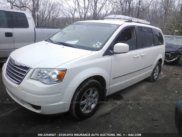 2A4RR8D1XAR374440 - 2010 CHRYSLER TOWN & COUNTRY TOURING PLUS WHITE photo 2