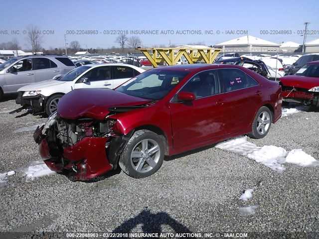 4T1BF1FK2EU752977 - 2014 TOYOTA CAMRY L/SE/LE/XLE RED photo 2
