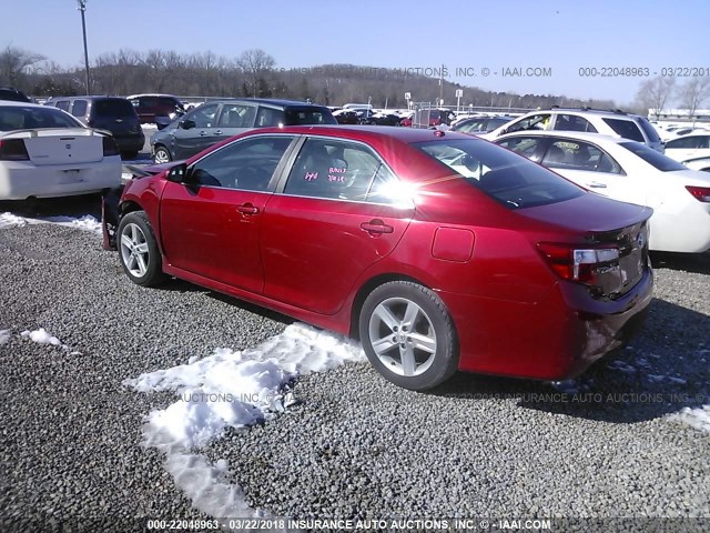4T1BF1FK2EU752977 - 2014 TOYOTA CAMRY L/SE/LE/XLE RED photo 3