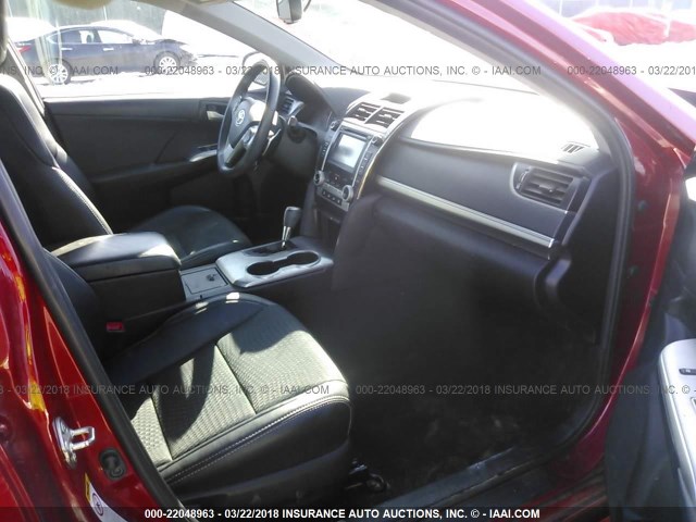 4T1BF1FK2EU752977 - 2014 TOYOTA CAMRY L/SE/LE/XLE RED photo 5
