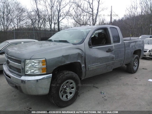 1GCRKREA4DZ112759 - 2013 CHEVROLET SILVERADO K1500 LS GRAY photo 2