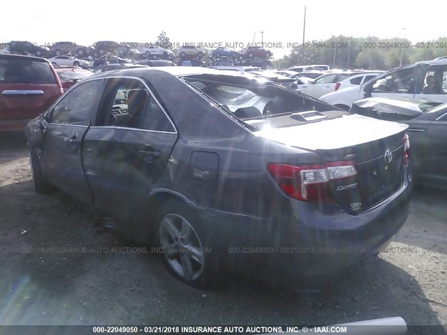 4T1BF1FK6CU200363 - 2012 TOYOTA CAMRY SE/LE/XLE GRAY photo 3