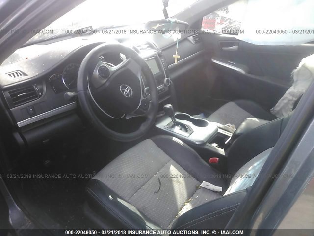 4T1BF1FK6CU200363 - 2012 TOYOTA CAMRY SE/LE/XLE GRAY photo 5