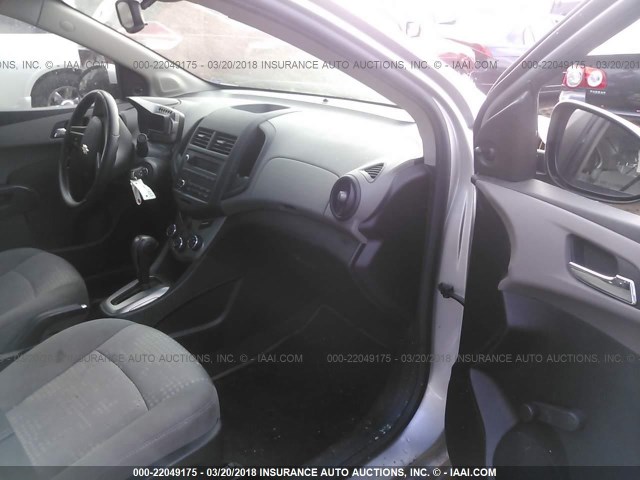 1G1JA5SH0D4162350 - 2013 CHEVROLET SONIC LS SILVER photo 5