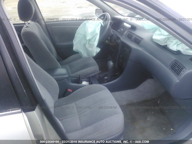 4T1BF22K5YU099271 - 2000 TOYOTA CAMRY LE/XLE GRAY photo 5