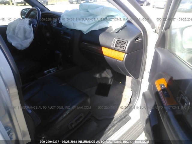 JN8DR09Y13W813367 - 2003 NISSAN PATHFINDER LE/SE SILVER photo 5