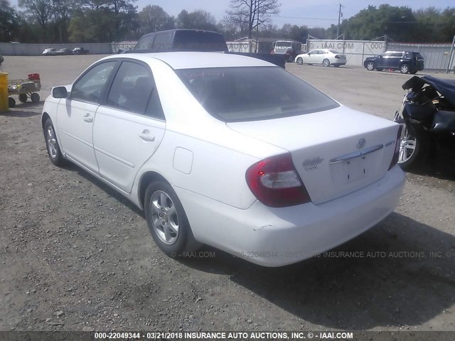JTDBE32K020016504 - 2002 TOYOTA CAMRY LE/XLE/SE WHITE photo 3