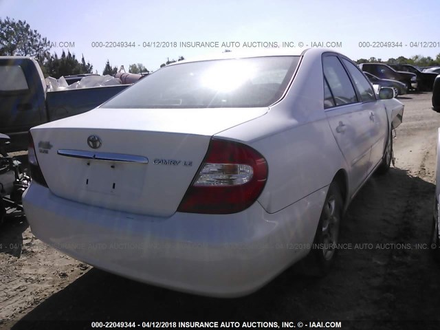 JTDBE32K020016504 - 2002 TOYOTA CAMRY LE/XLE/SE WHITE photo 4