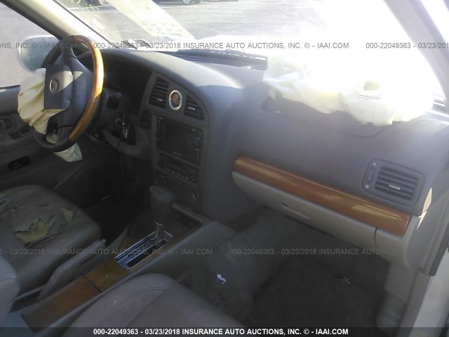 JNRDR09Y31W224197 - 2001 INFINITI QX4 WHITE photo 5