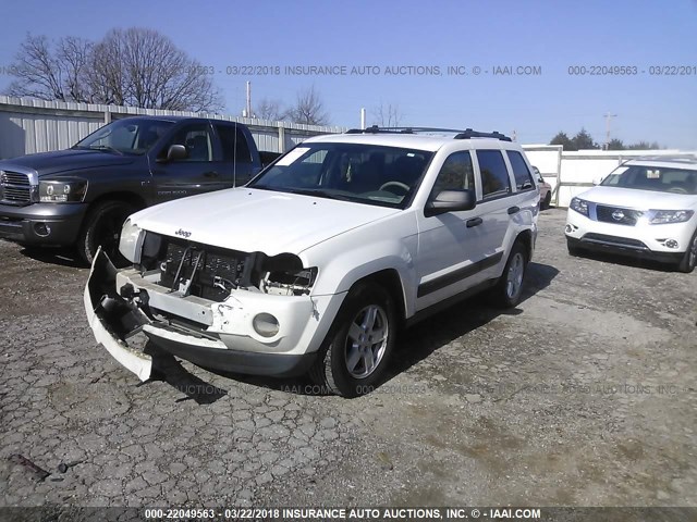 1J4GS48K35C675816 - 2005 JEEP GRAND CHEROKEE LAREDO/COLUMBIA/FREEDOM WHITE photo 2