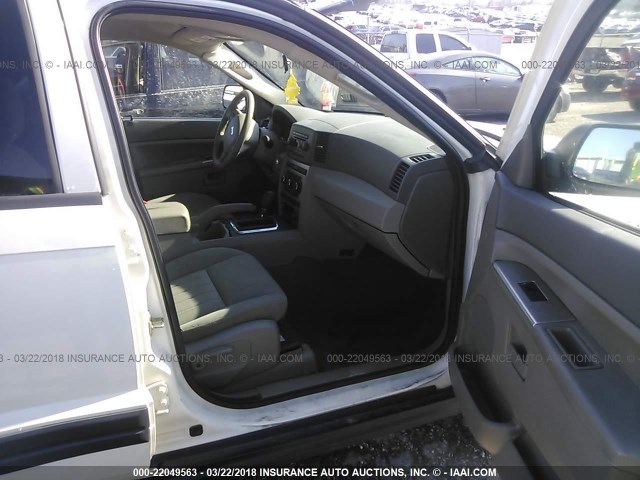 1J4GS48K35C675816 - 2005 JEEP GRAND CHEROKEE LAREDO/COLUMBIA/FREEDOM 白色 照片 5