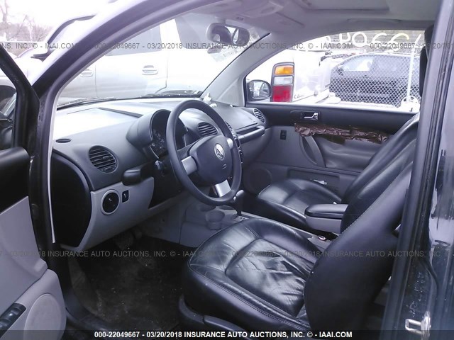 3VWDD21C61M436227 - 2001 VOLKSWAGEN NEW BEETLE GLX 黑色 照片 5