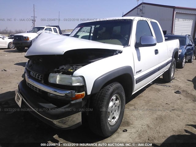 2GCEK19T521207610 - 2002 CHEVROLET SILVERADO K1500 WHITE photo 2