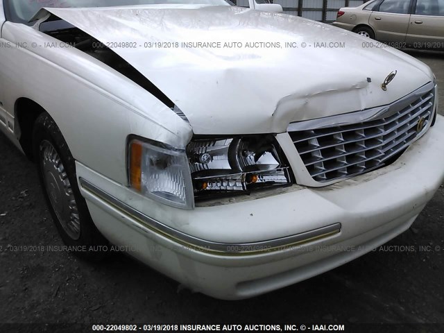 1G6KE52Y2VU221404 - 1997 CADILLAC DEVILLE DELEGANCE WHITE photo 6