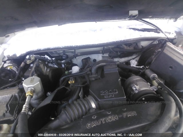 1GTCS145118235867 - 2001 GMC SONOMA WHITE photo 10