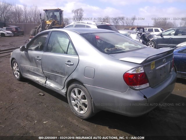 4T1BF30KX6U622239 - 2006 TOYOTA CAMRY LE/XLE/SE SILVER photo 3
