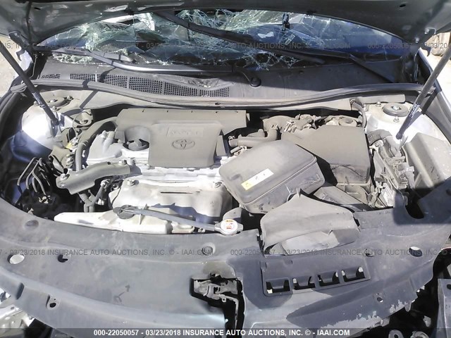 4T1BF1FK0HU658763 - 2017 TOYOTA CAMRY LE/XLE/SE/XSE SILVER photo 10