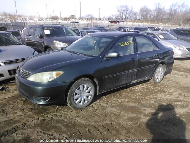 4T1BE32K45U022881 - 2005 TOYOTA CAMRY LE/XLE/SE GREEN photo 2