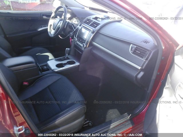 4T1BF1FK5CU626285 - 2012 TOYOTA CAMRY SE/LE/XLE 红色 照片 5