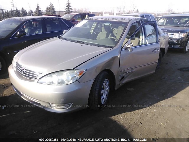 4T1BE32K75U947073 - 2005 TOYOTA CAMRY LE/XLE/SE BEIGE photo 2