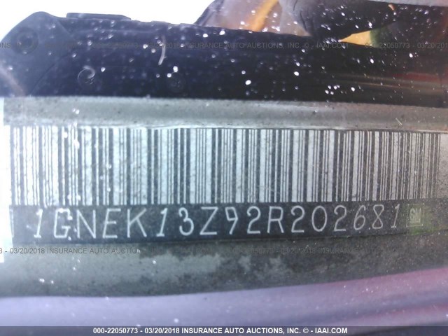 1GNEK13Z92R202681 - 2002 CHEVROLET TAHOE K1500 GRAY photo 9