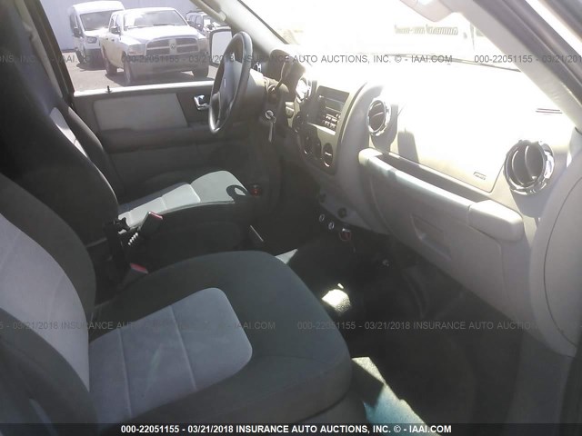 1FMPU16536LA85270 - 2006 FORD EXPEDITION XLT ვერცხლისფერი ფოტო 5