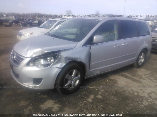 2V8HW34199R550164 - 2009 VOLKSWAGEN ROUTAN SE SILVER photo 2