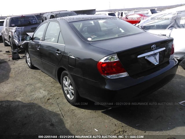 JTDBE30K863052738 - 2006 TOYOTA CAMRY LE/XLE BLACK photo 3