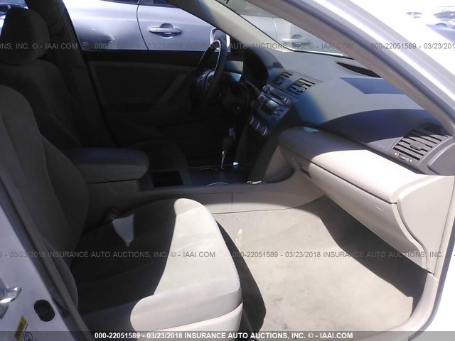 4T1BE46K79U855371 - 2009 TOYOTA CAMRY SE/LE/XLE WHITE photo 5