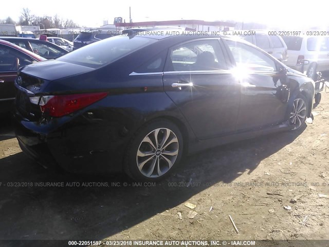 5NPEC4AB2EH809109 - 2014 HYUNDAI SONATA SE/LIMITED BLACK photo 4