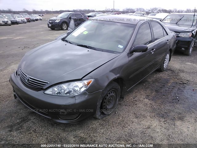 JTDBE32K953025219 - 2005 TOYOTA CAMRY LE/XLE/SE TAN photo 2