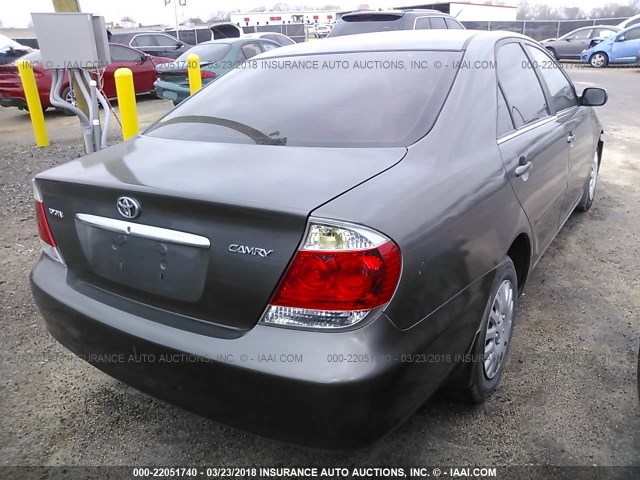 JTDBE32K953025219 - 2005 TOYOTA CAMRY LE/XLE/SE TAN photo 4