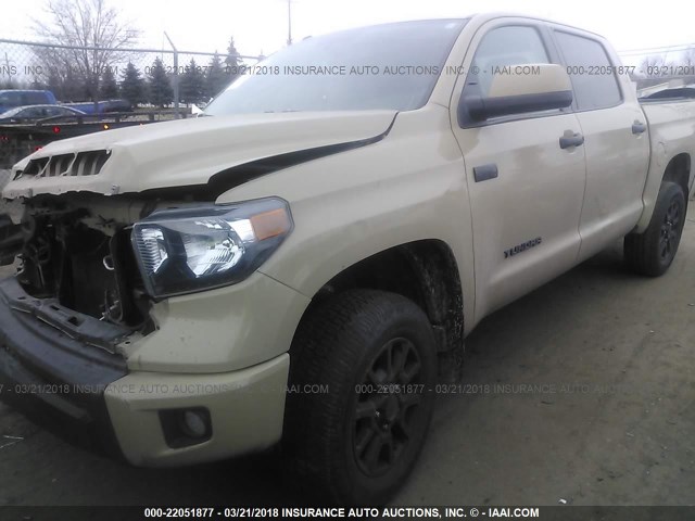 5TFDW5F12GX511322 - 2016 TOYOTA Tundra CREWMAX SR5/TRD PRO GOLD photo 2