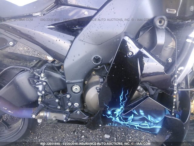 JKAZXCC154A003558 - 2004 KAWASAKI NINJA ZX 10R BLACK photo 8