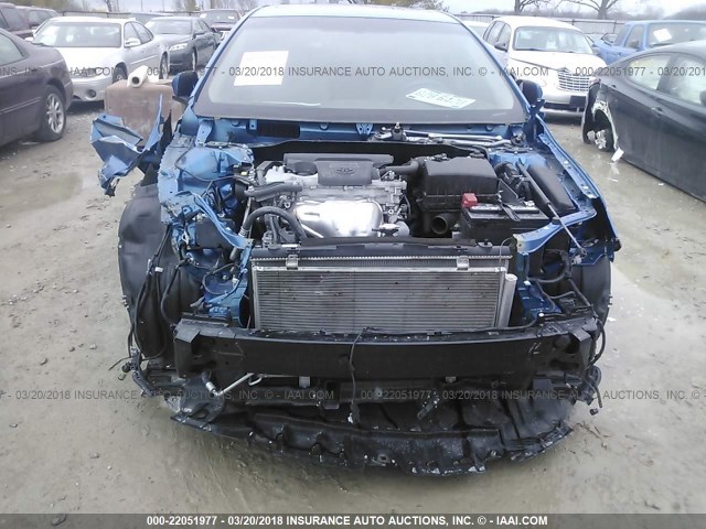 4T1BF1FK5HU625273 - 2017 TOYOTA CAMRY LE/XLE/SE/XSE Blau Foto 6