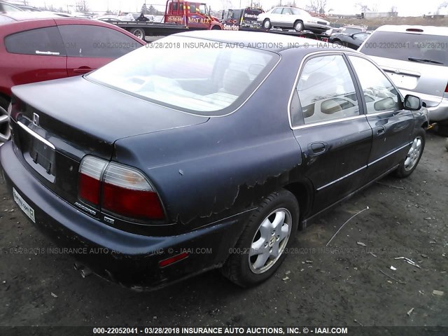 1HGCE6670VA004056 - 1997 HONDA ACCORD EX/EX-R GREEN photo 4