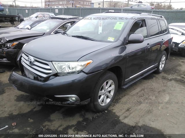 5TDBK3EH4BS063508 - 2011 TOYOTA HIGHLANDER SE GRAY photo 2