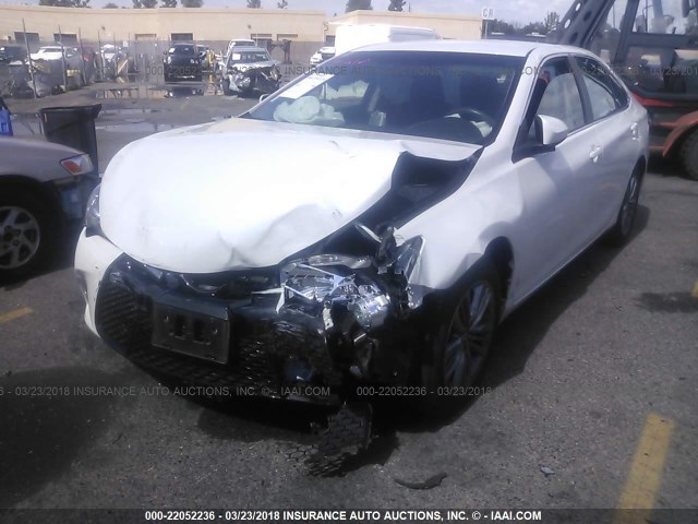 4T1BF1FK5GU157978 - 2016 TOYOTA CAMRY LE/XLE/SE/XSE თეთრი ფოტო 2